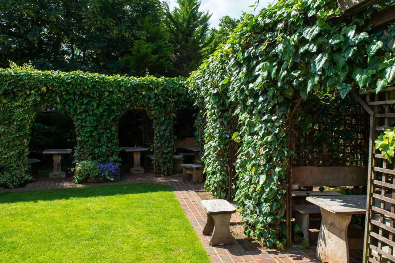 The Withies Inn Godalming Exterior foto