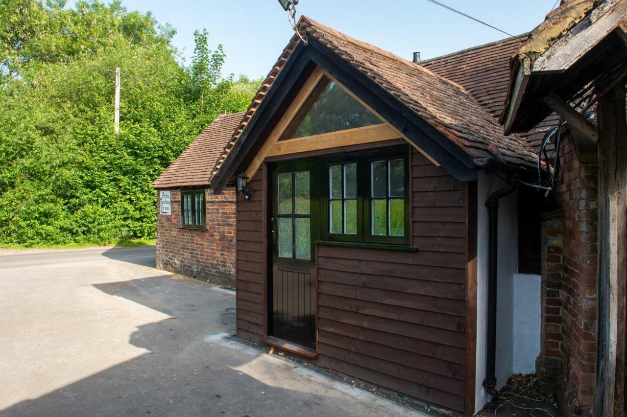The Withies Inn Godalming Exterior foto
