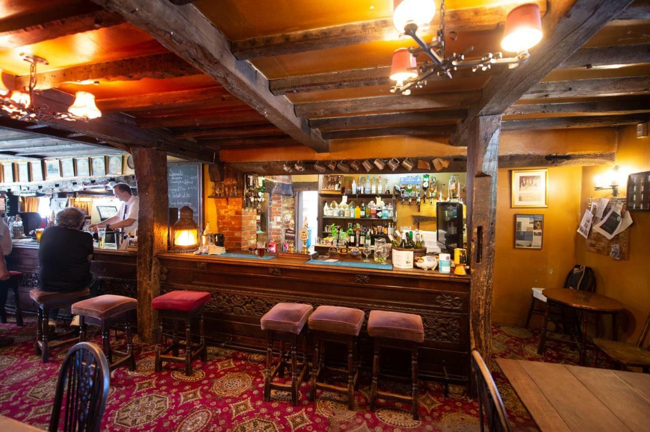 The Withies Inn Godalming Exterior foto